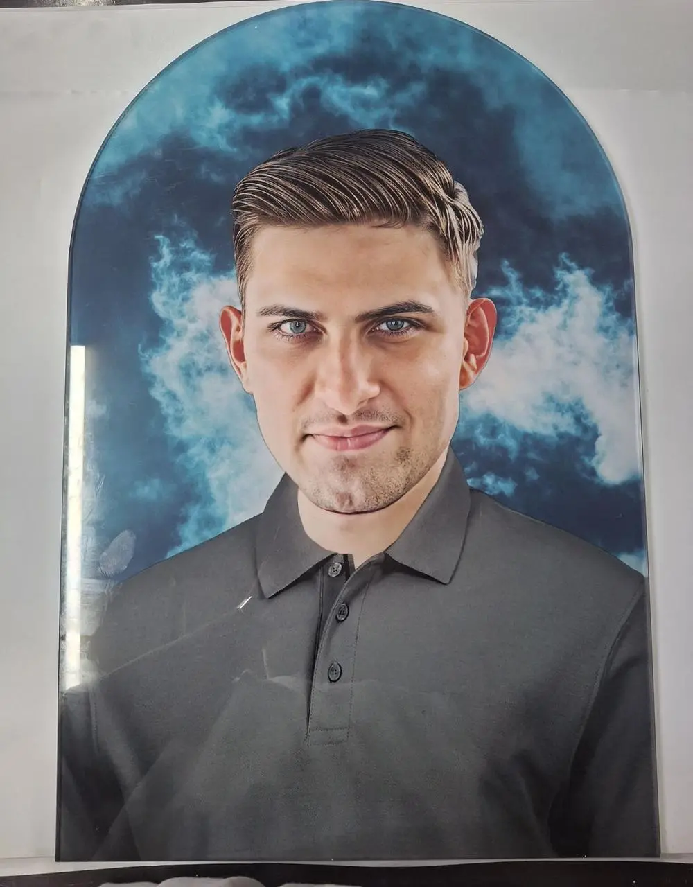 ПОРТРЕТ НА ПАМ'ЯТНИК ІЗ СКЛА
